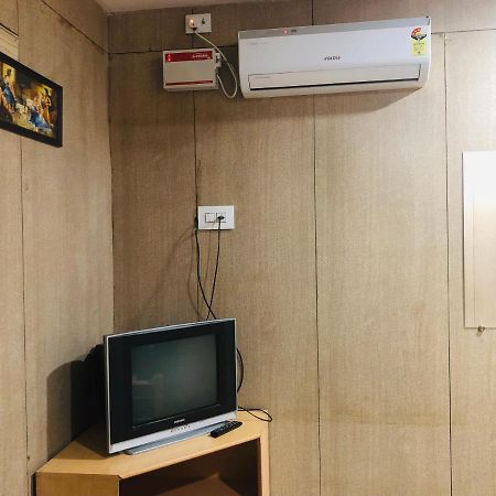 C M Hotel Dharmapuri Bagian luar foto
