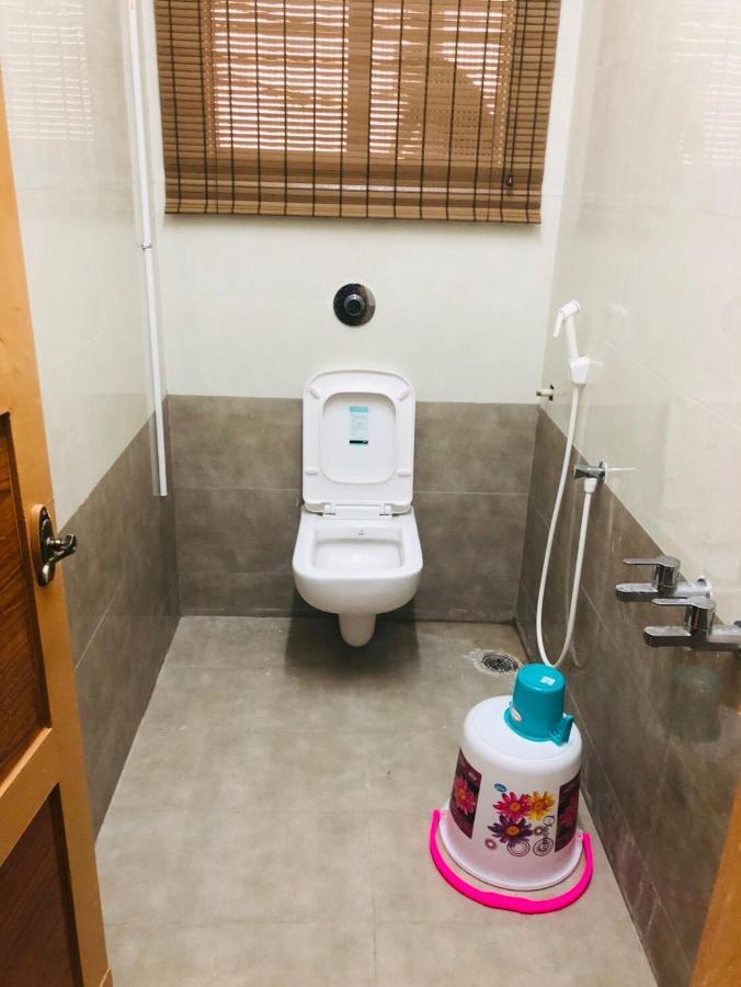 C M Hotel Dharmapuri Bagian luar foto
