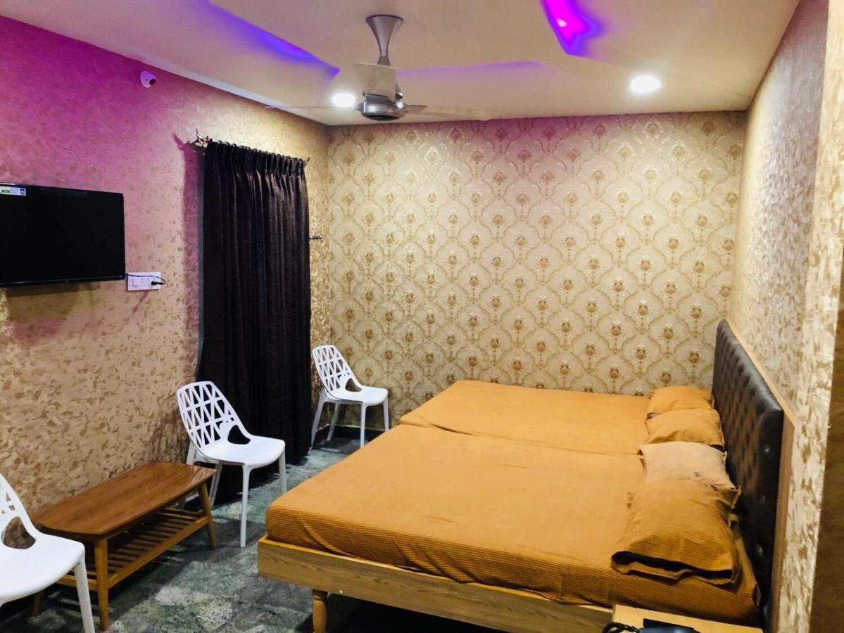 C M Hotel Dharmapuri Bagian luar foto