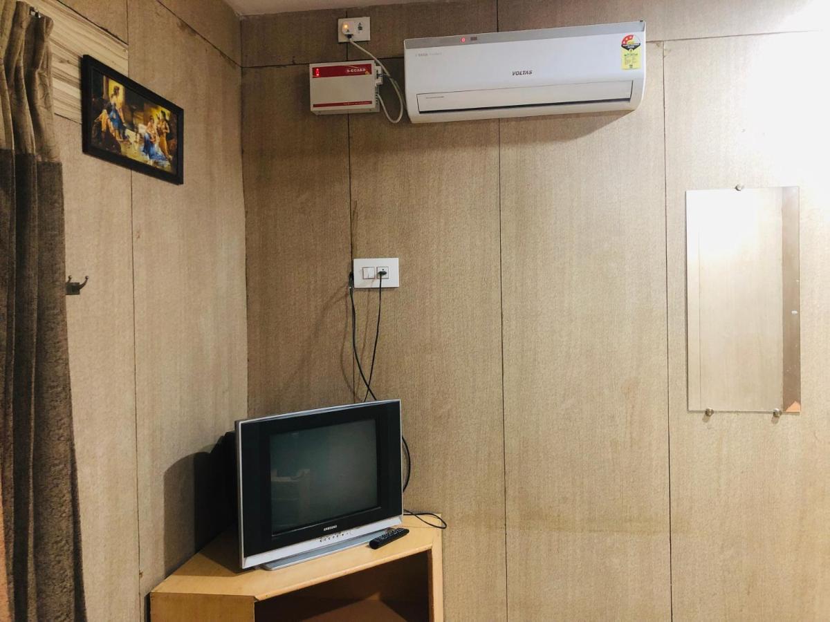 C M Hotel Dharmapuri Bagian luar foto