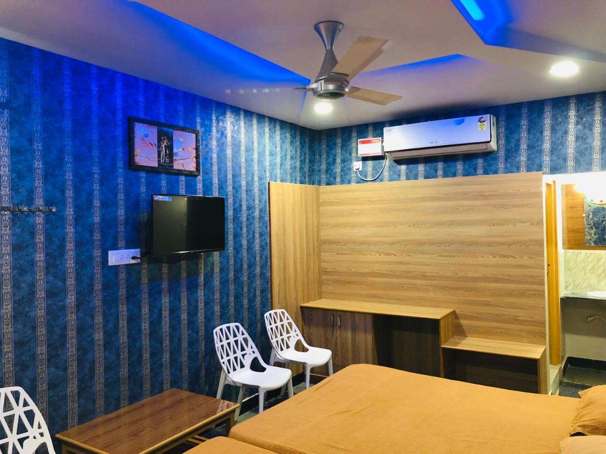 C M Hotel Dharmapuri Bagian luar foto