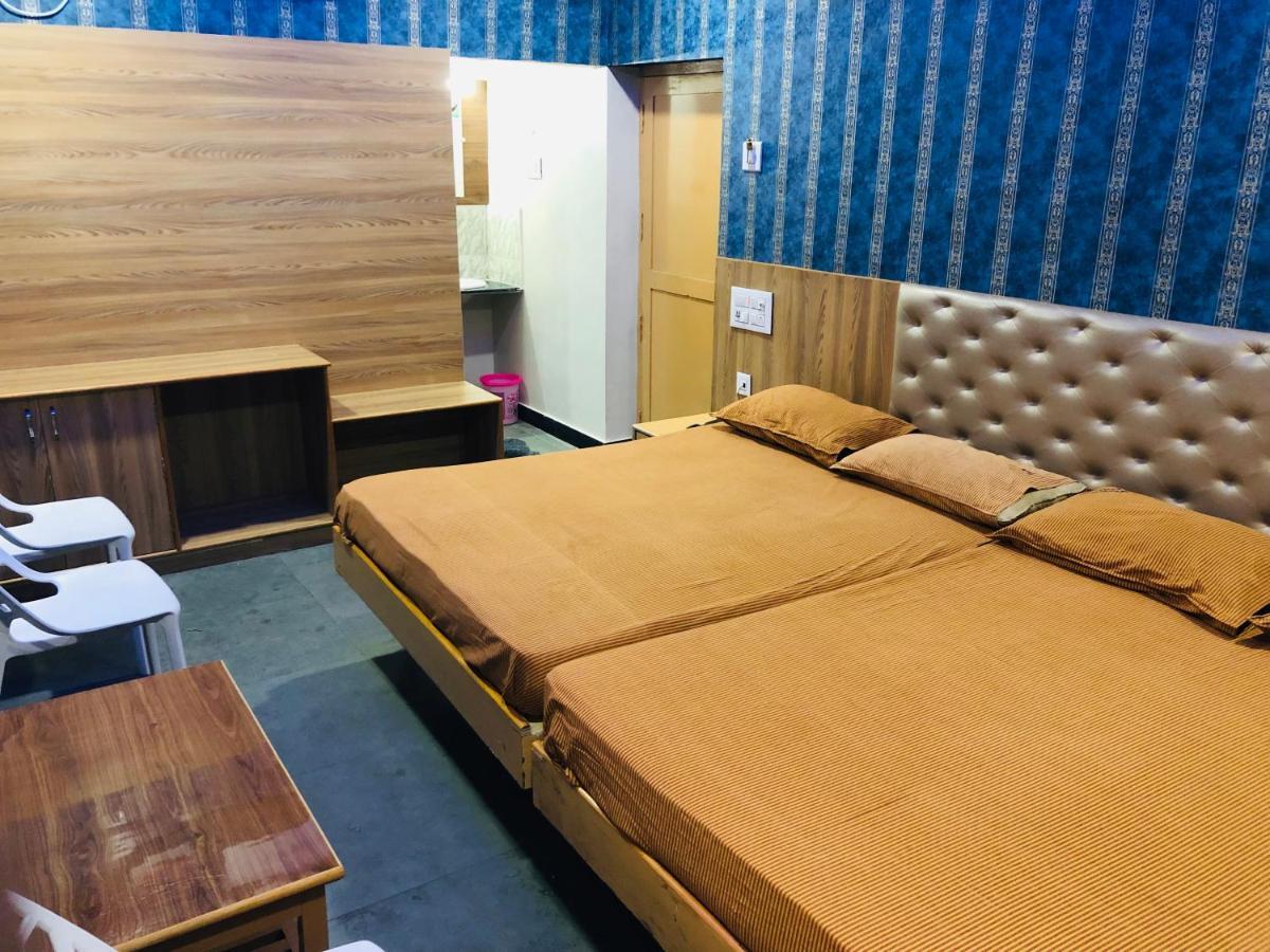 C M Hotel Dharmapuri Bagian luar foto