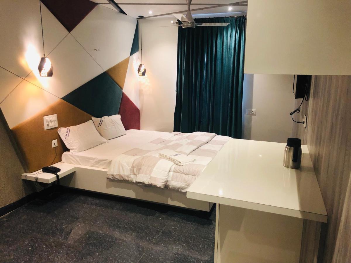 C M Hotel Dharmapuri Bagian luar foto